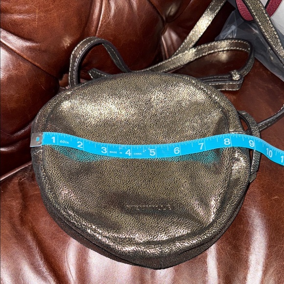 Chic Metallic Crossbody Bag - Picture 7 of 8